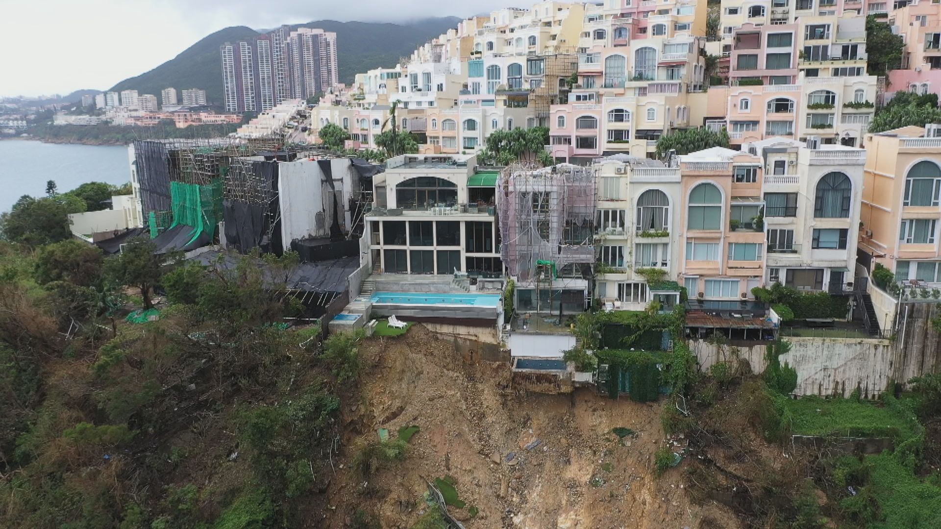 屋宇署︰擬申手令進紅山半島74號屋調查 業主其後同意署方入屋 