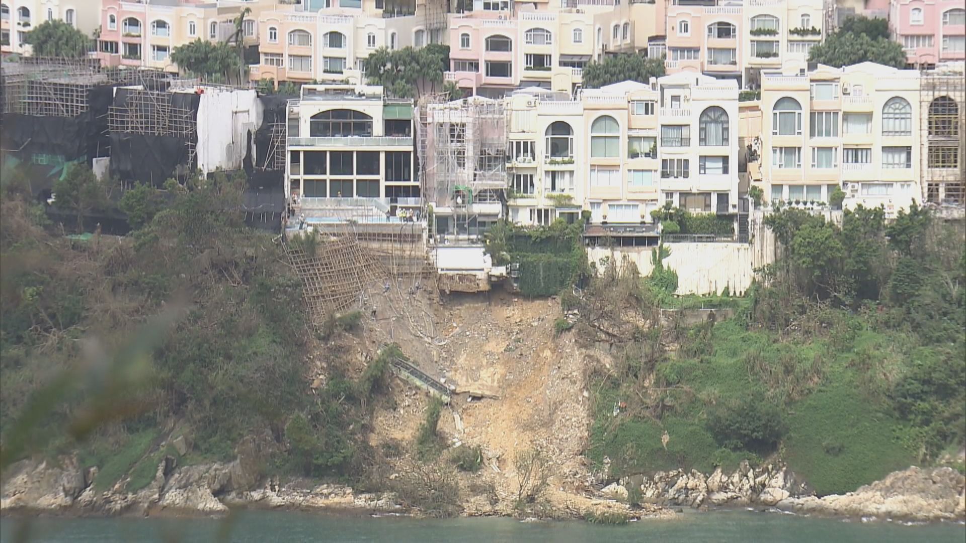 屋宇署：紅山半島74號屋有一幢三層高僭建物
