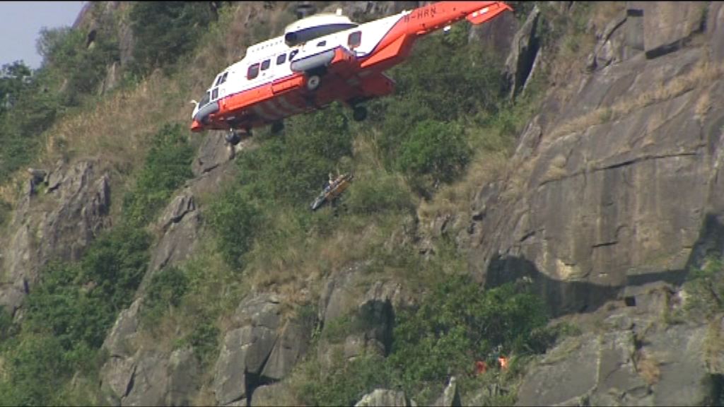 飛鵝山一女子墮崖由直升機救起