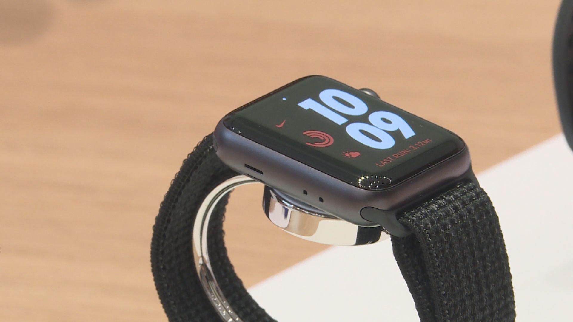 蘋果上季多賺近6%至250億美元