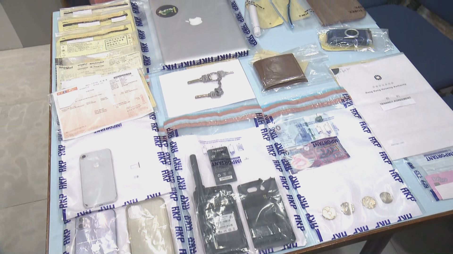 警方拘一名潛逃男子　另拘一女涉協助罪犯