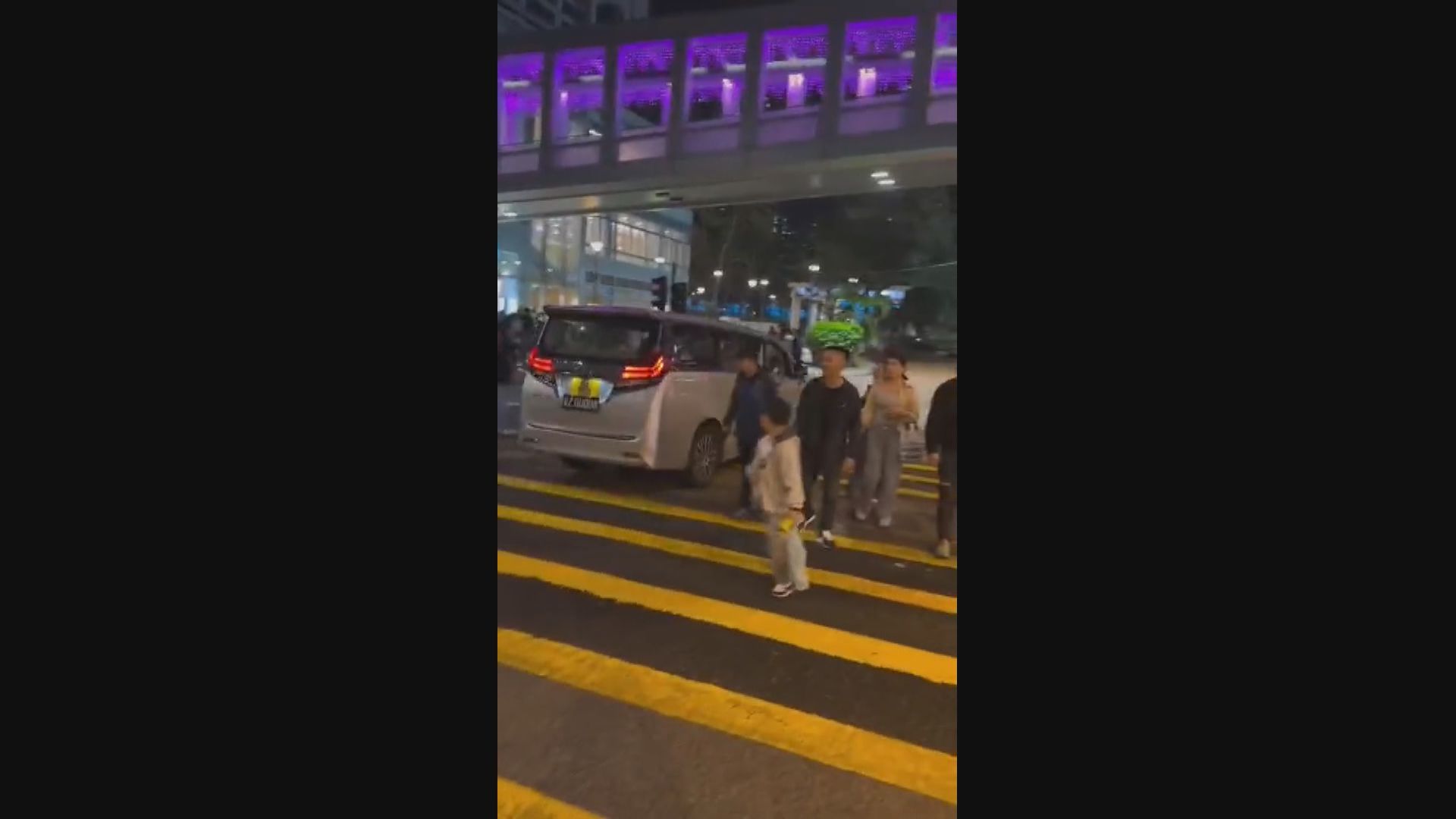 平安夜七人車荃灣違例掉頭　內地司機遭票控危駕