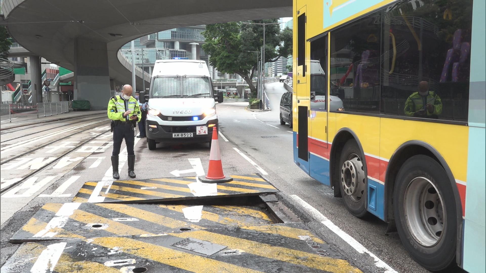 金鐘道路面有凹陷要封閉一條行車線
