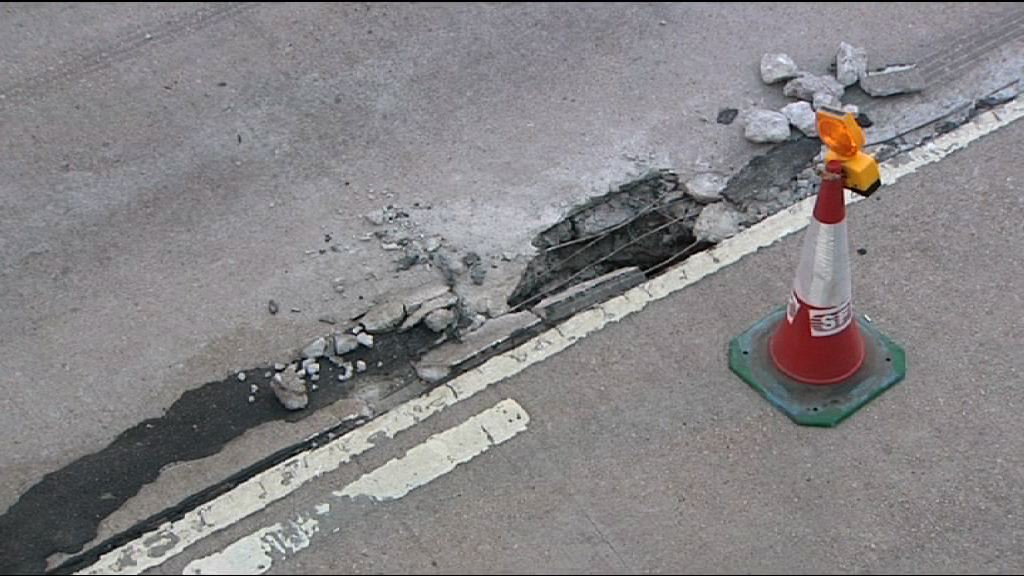 窩打老道往尖沙咀一段路面下陷料交通擠塞