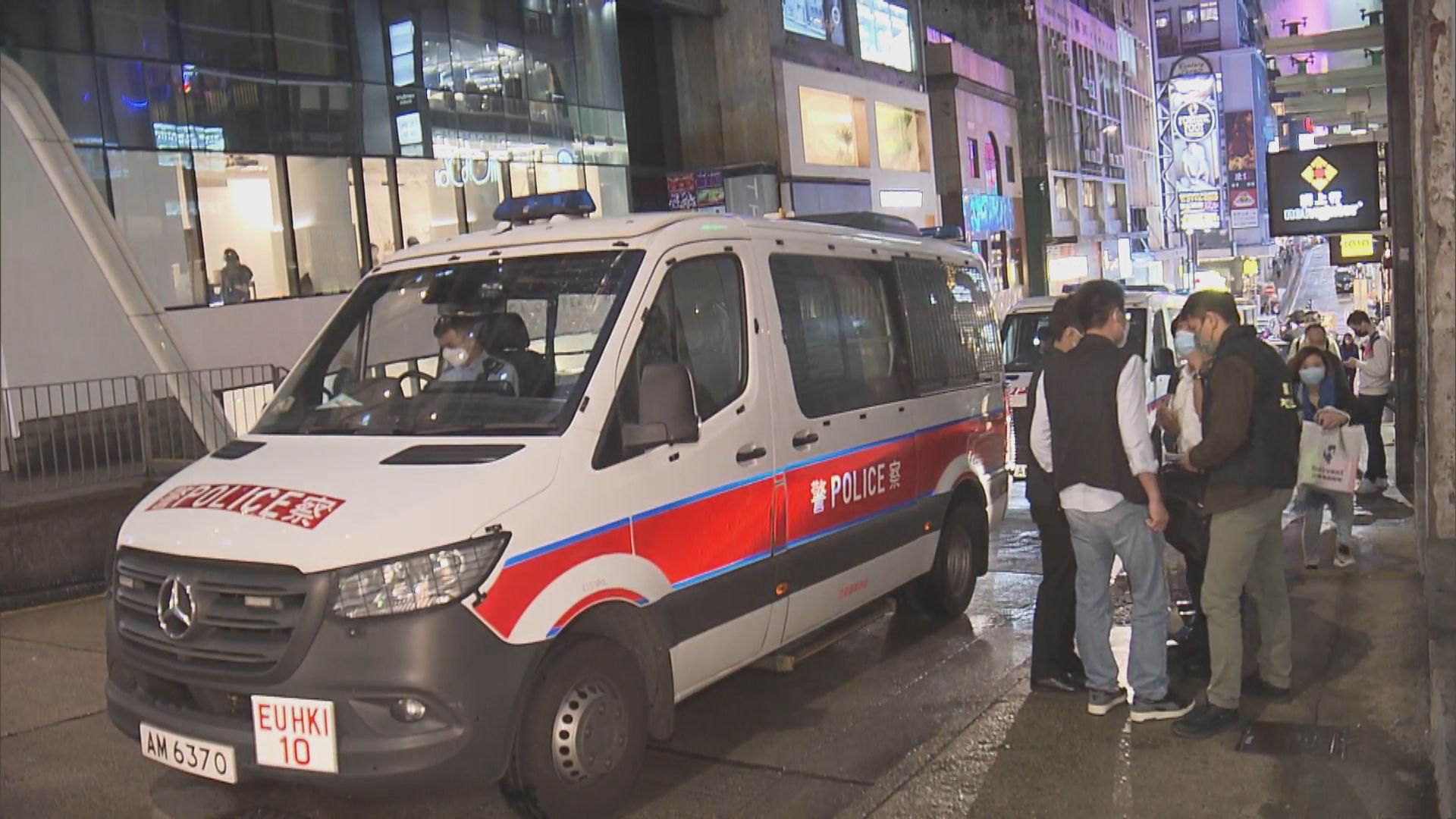 五刀匪闖中環辦公室劫200萬現金　一人被捕