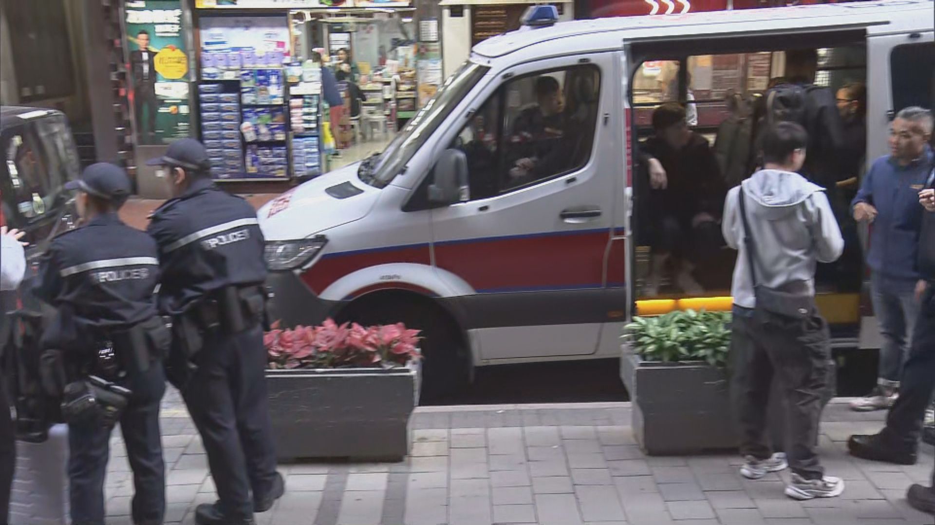 上環找換店職員被刀匪劫走10億日圓　警拘一男