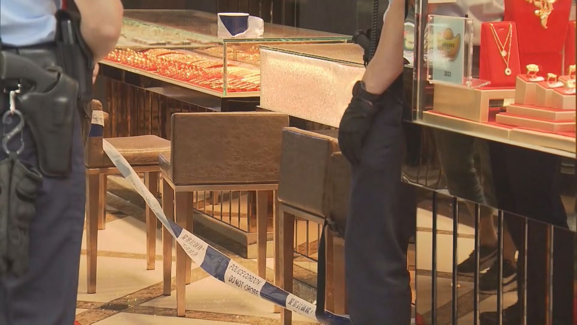 觀塘獨行賊鐵鎚劫金行失敗逃走