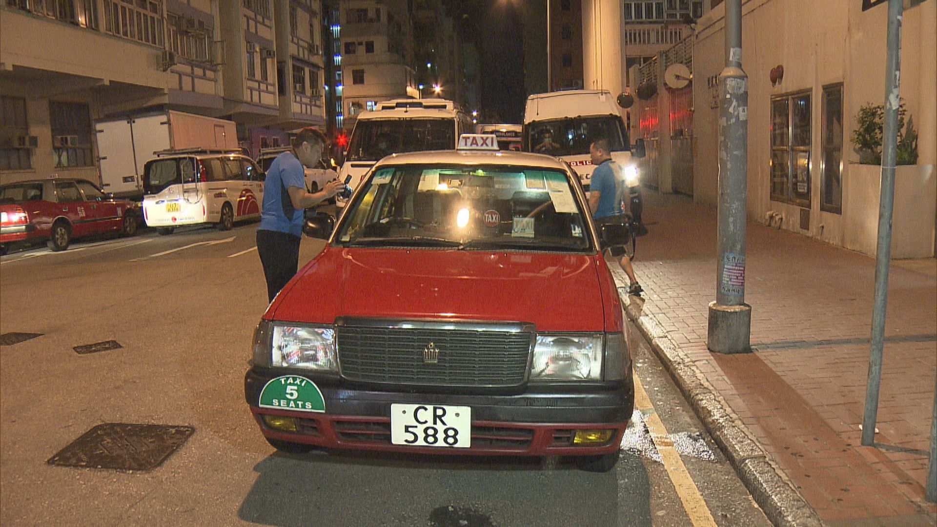 九龍城的士司機遇劫手傷損失二百元