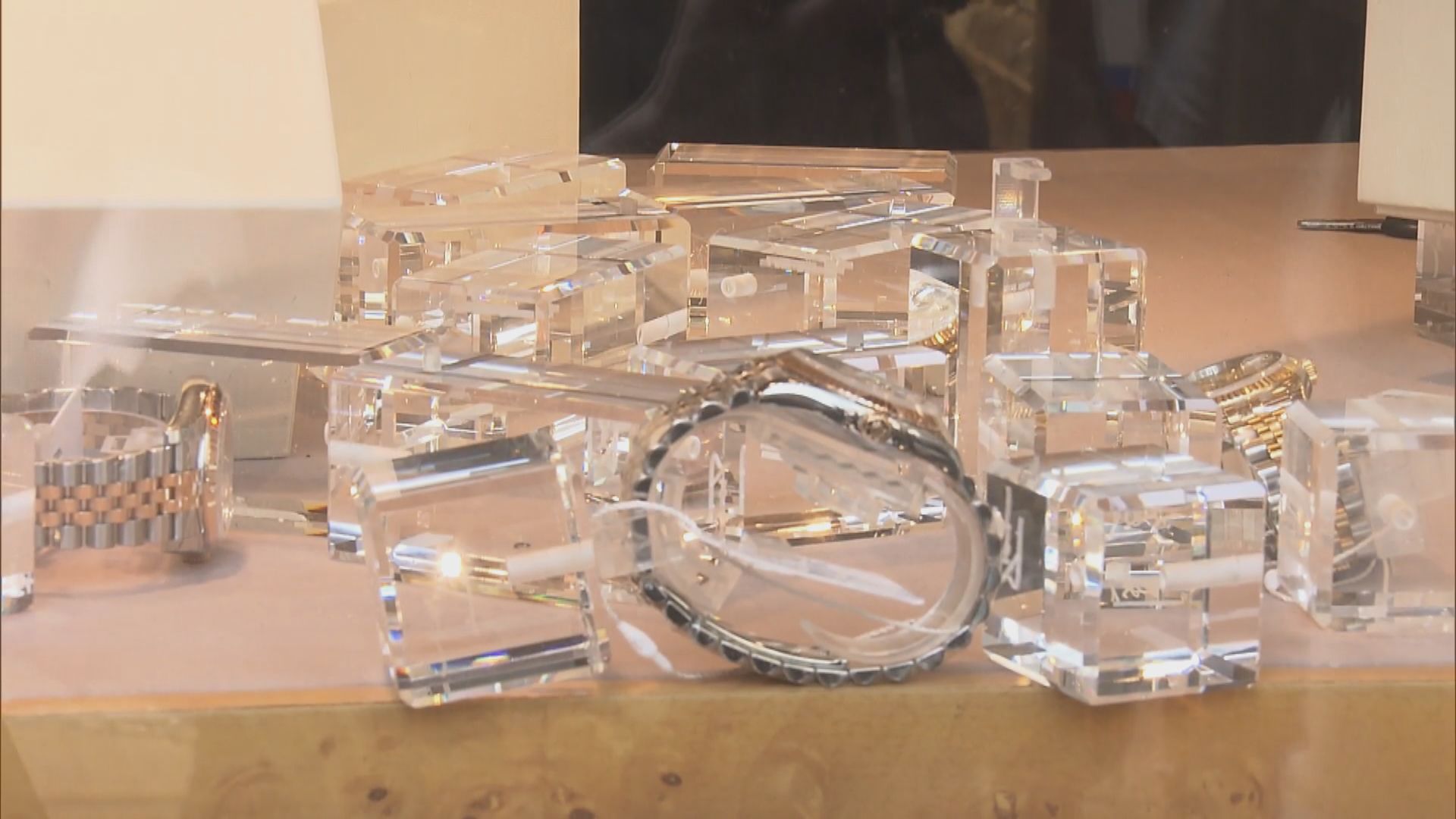 銅鑼灣有表行被劫去71隻手表約值800萬　警方正追緝匪徒