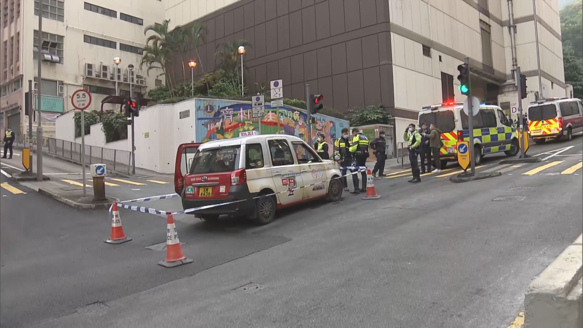 北角的士司機遇劫受傷的士被搶走