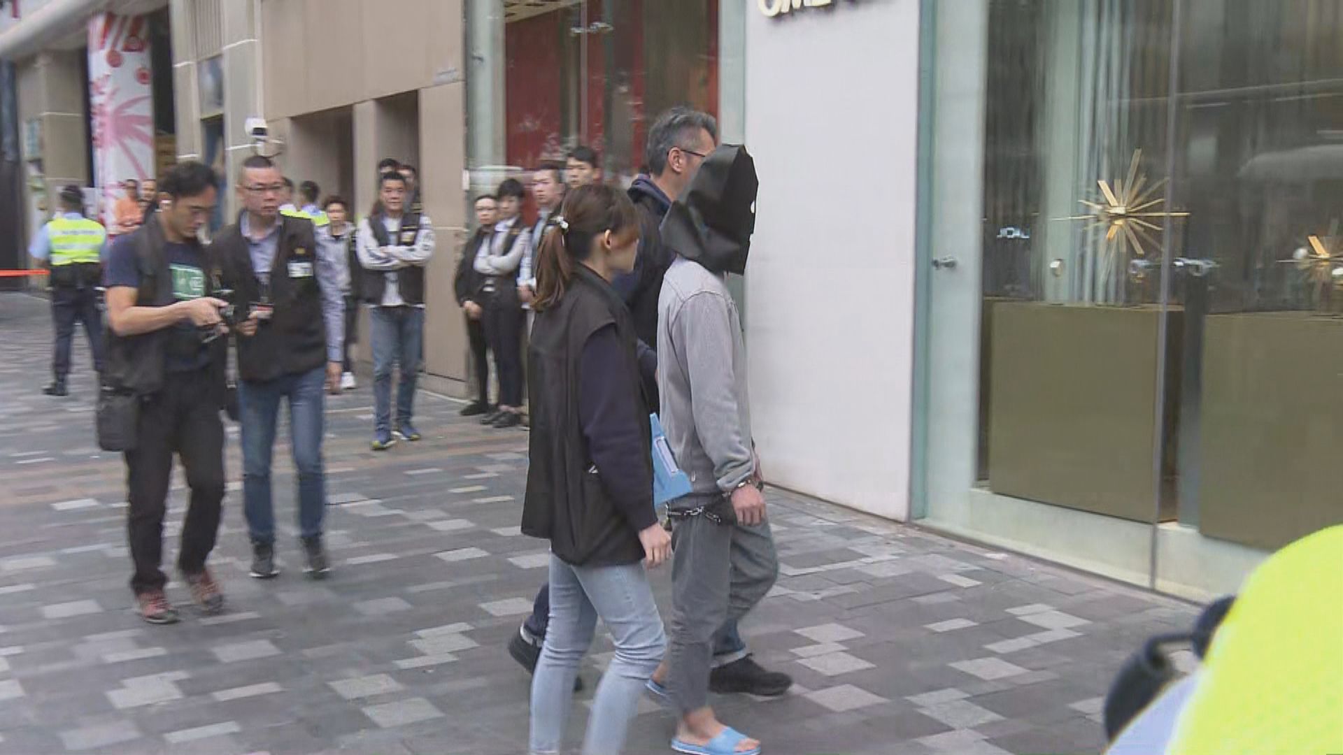 涉持械打劫疑犯被押返尖沙咀重組案情