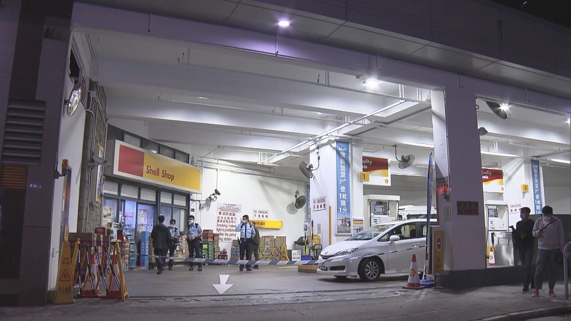 大角咀一個油站被獨行賊持刀行劫