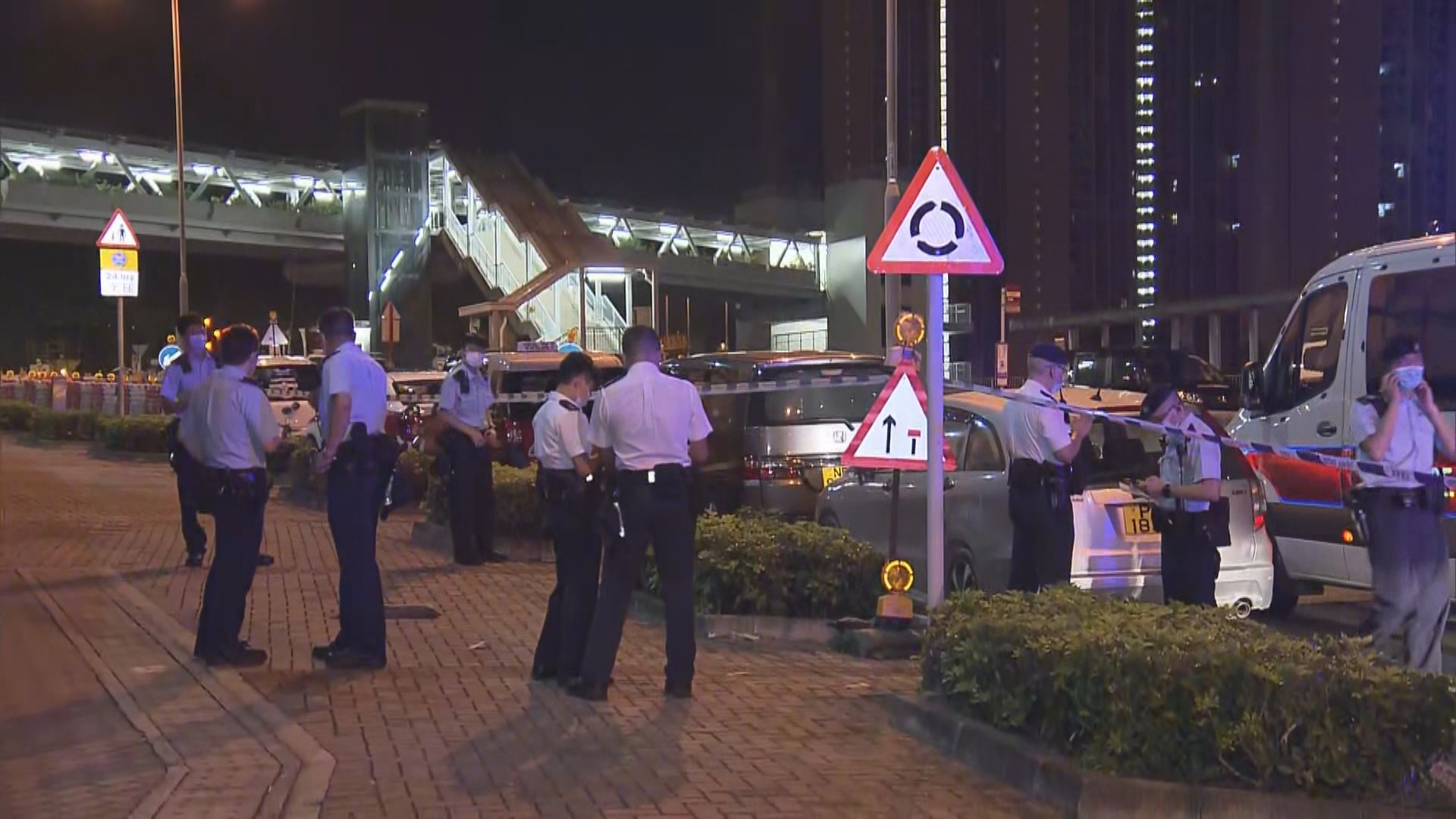 秀茂坪男子持刀劫便利店　警員一度擎槍