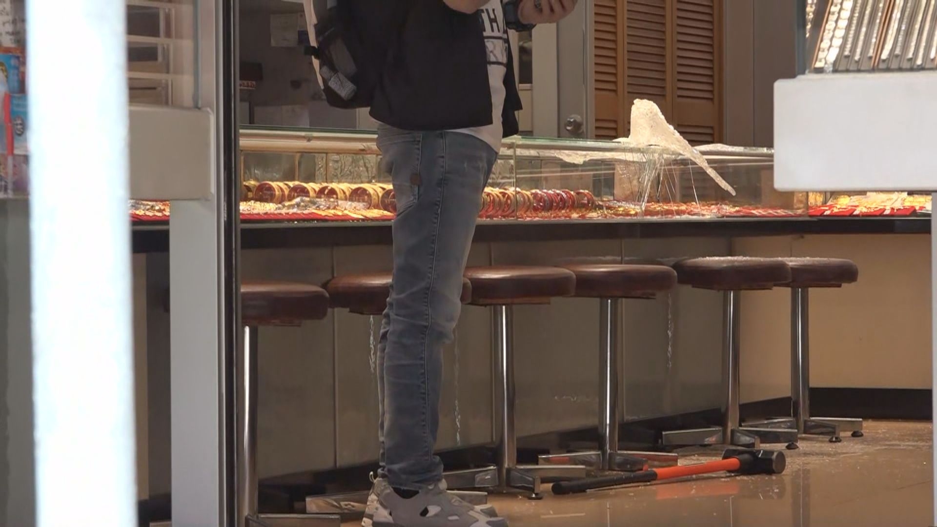 上水金行遇劫損失約值一百萬元金飾　警追緝三匪