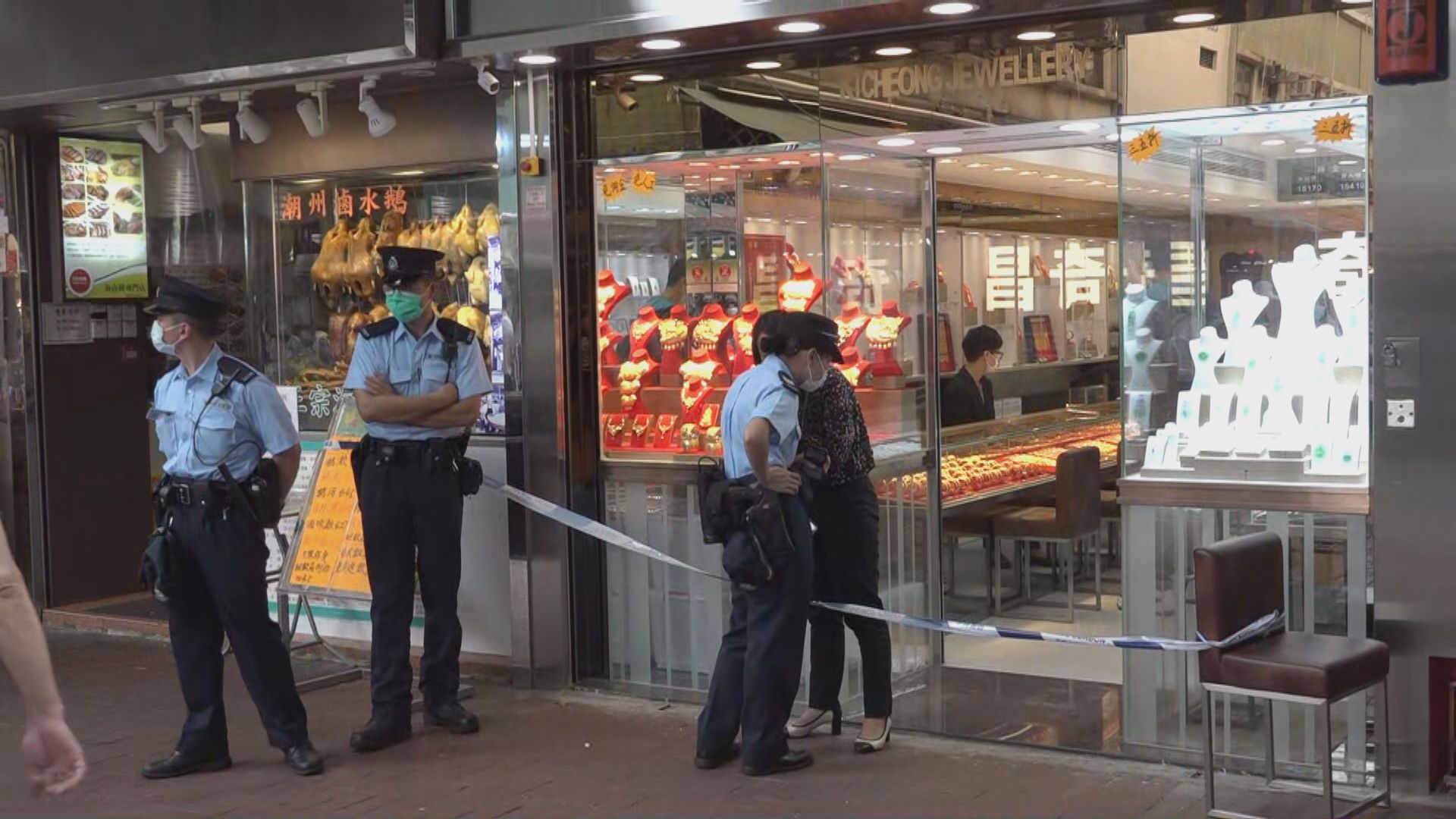 屯門持刀賊劫金行被捕