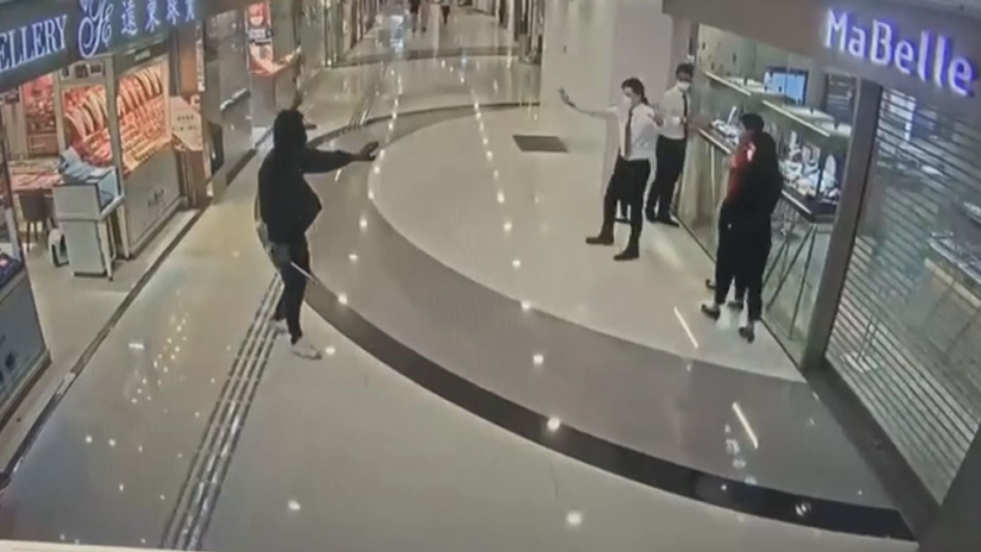 天水圍珠寶店被四名男子搶劫　損失一批首飾