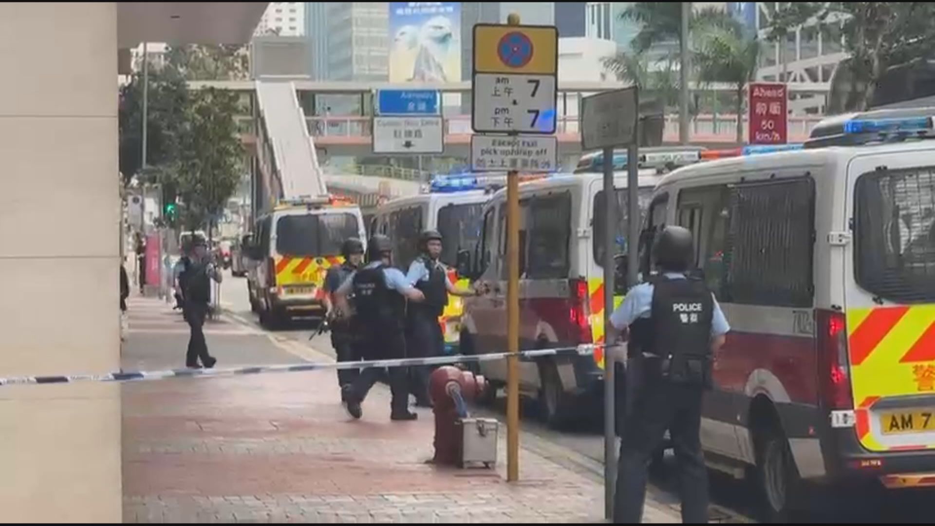 灣仔東亞銀行持械劫案｜涉劫3.6萬元踏單車逃走　疑犯於柴灣被捕