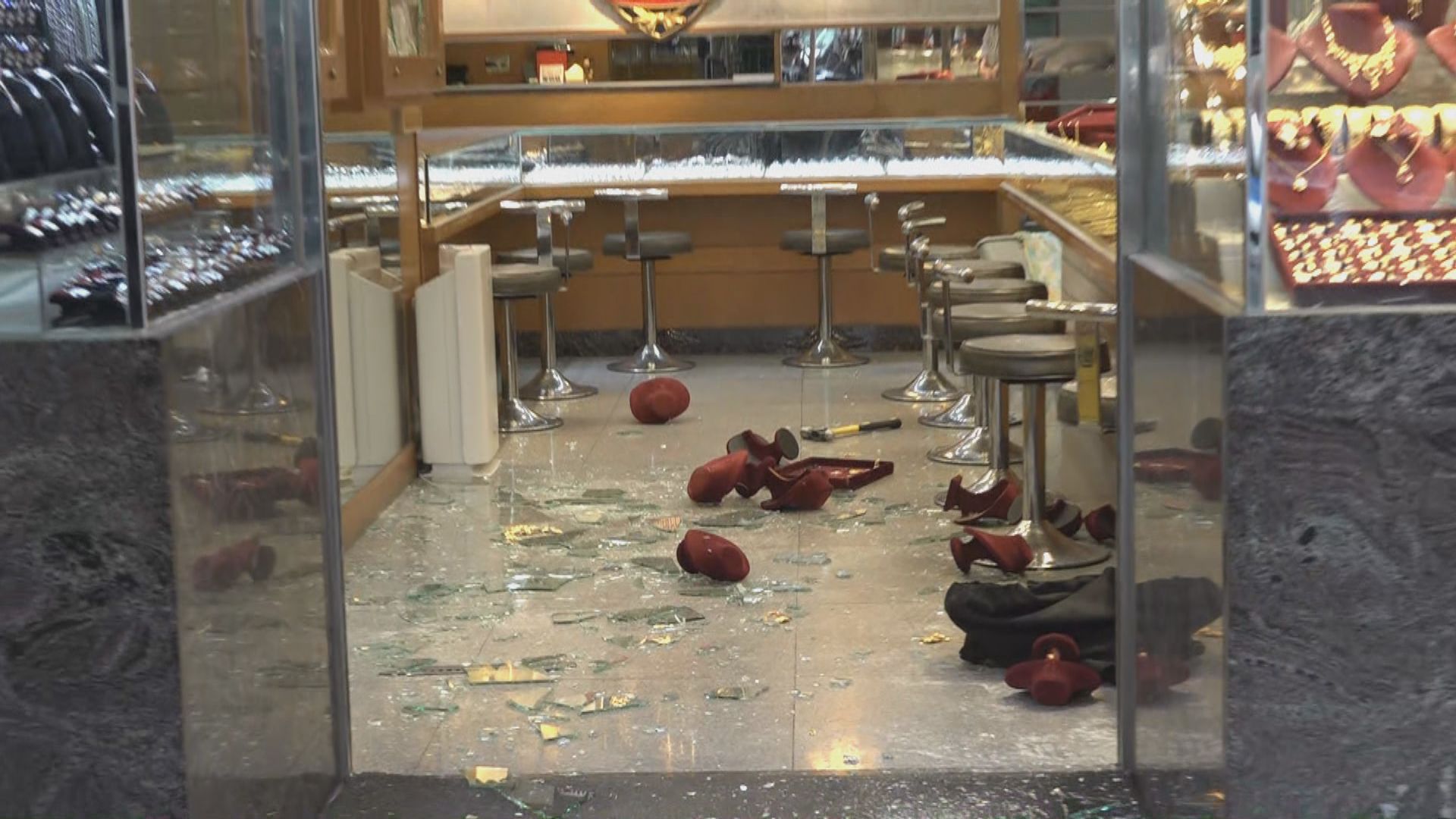 油麻地金行遇劫損失一批金飾