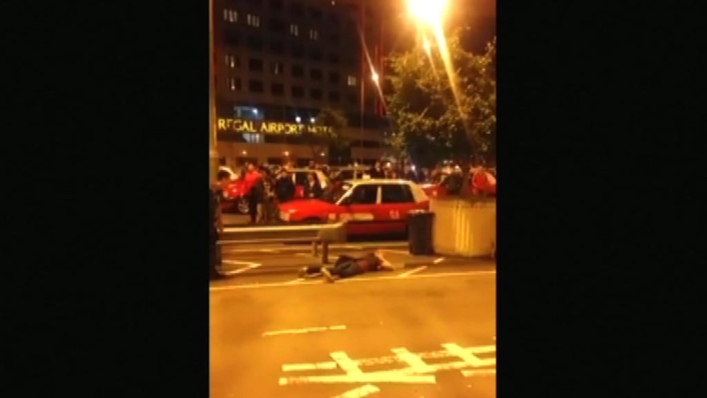 男子機場持刀劫找換店被捕