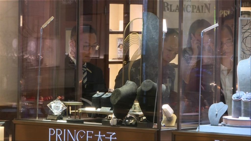 警正通緝兩名男子涉行劫海港城珠寶店