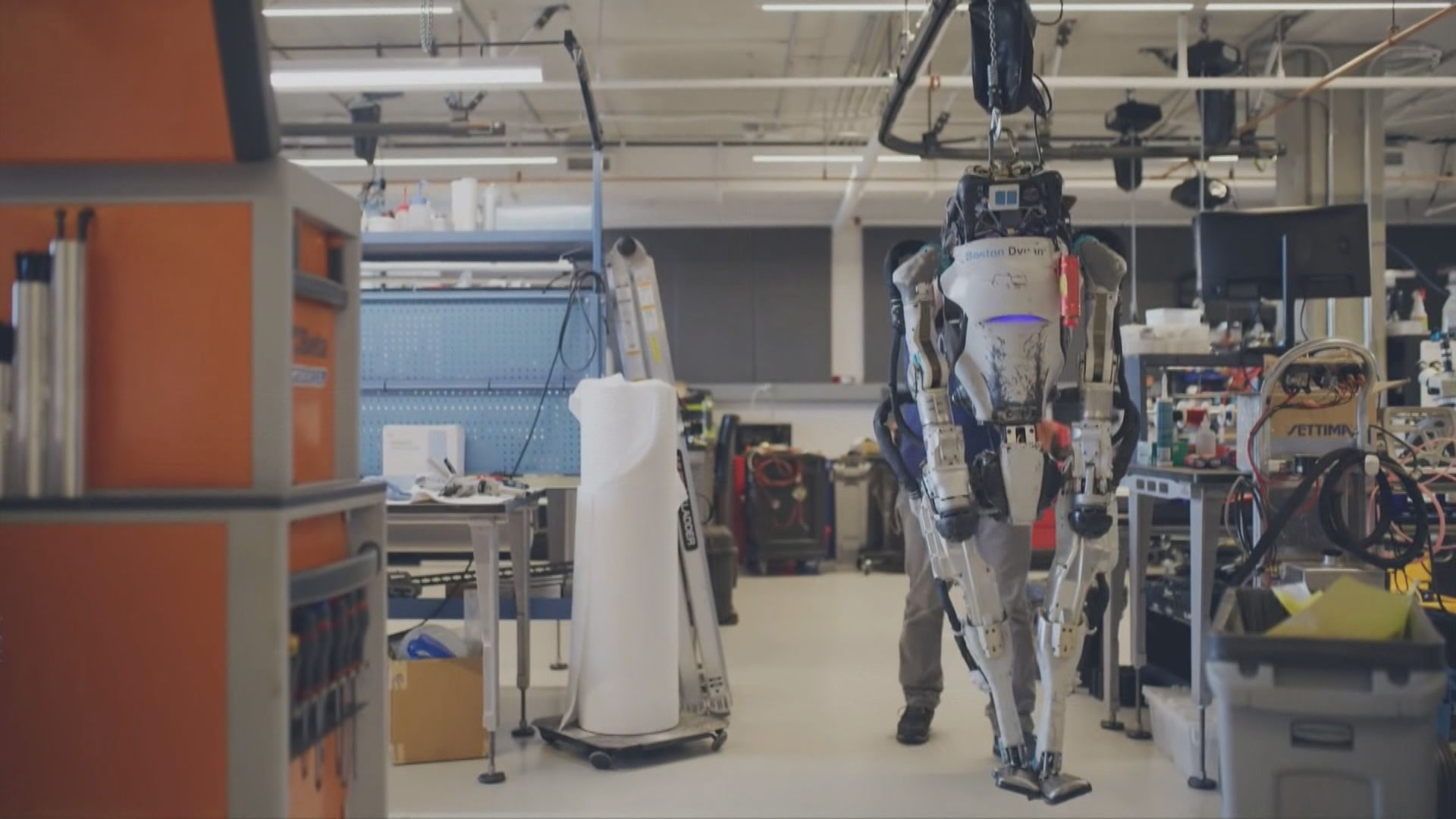 美國有公司的機械人成功挑戰障礙賽　可自行分析數據調整開發者指令