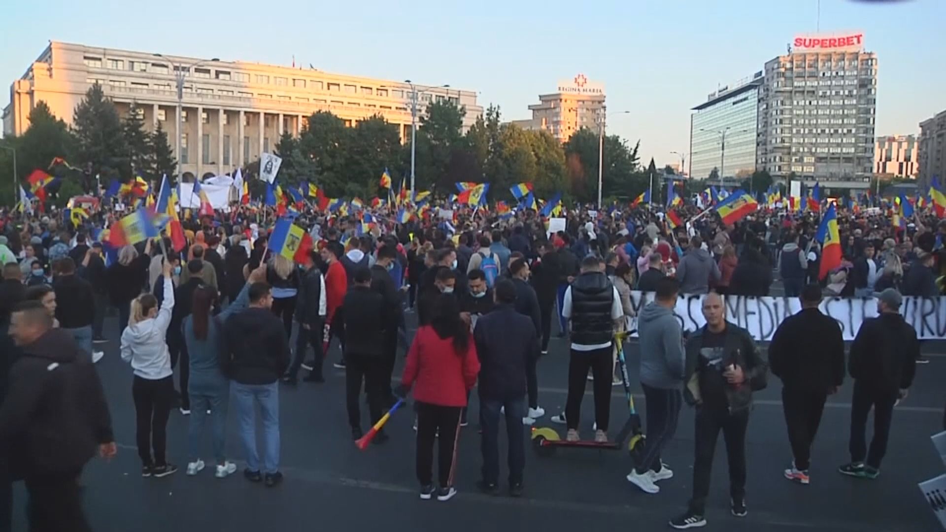 羅馬尼亞右翼分子示威抗議推行新防疫措施