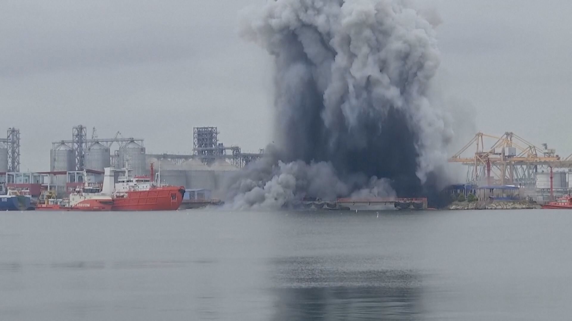 烏克蘭海上無人機闖羅馬尼亞黑海港口自行爆炸