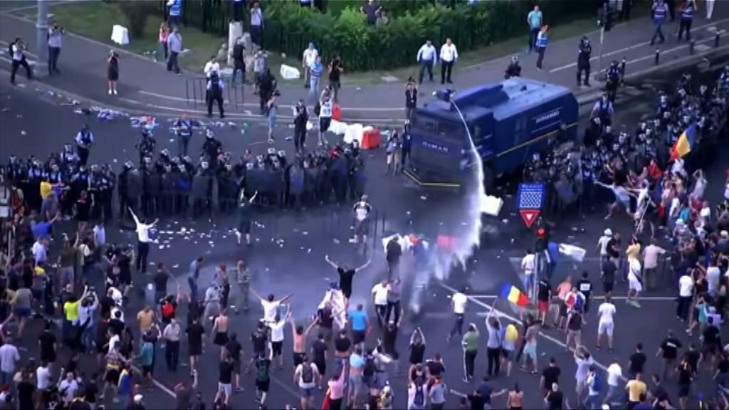 羅馬尼亞數萬人抗議政府貪腐