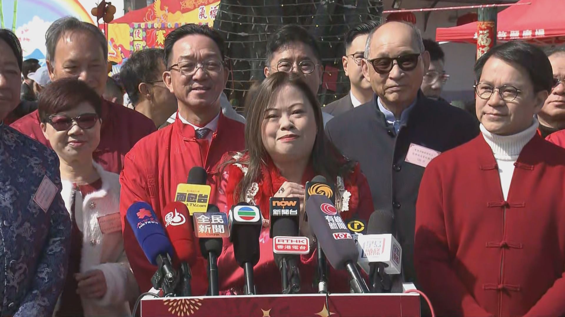 羅淑佩到林村許願樹拋寶牒　祝賀市民身體健康