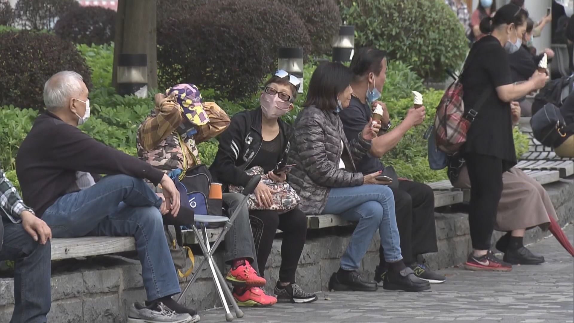 陳肇始 : 正檢視放寬限聚令及食肆防疫措施