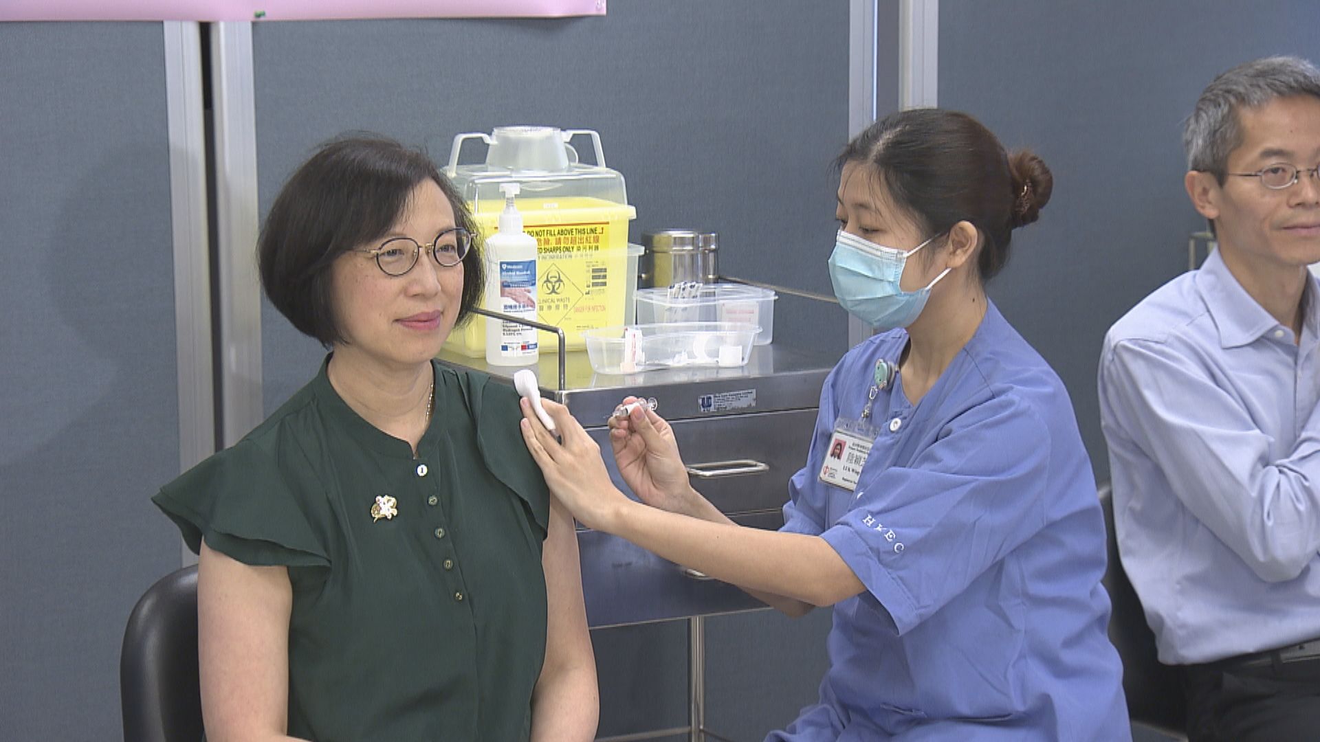 陳肇始：若可增市民信心　政府官員可以先行接種