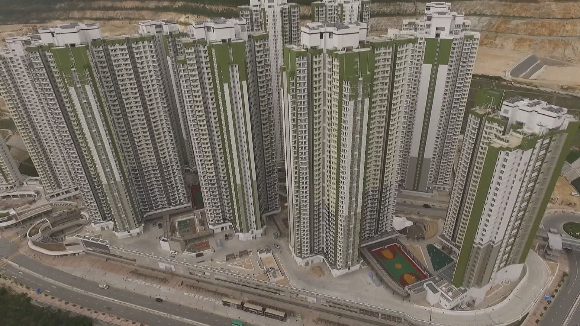 陳帆：政府最快明年七月向輪候公屋三年或以上人士發津貼