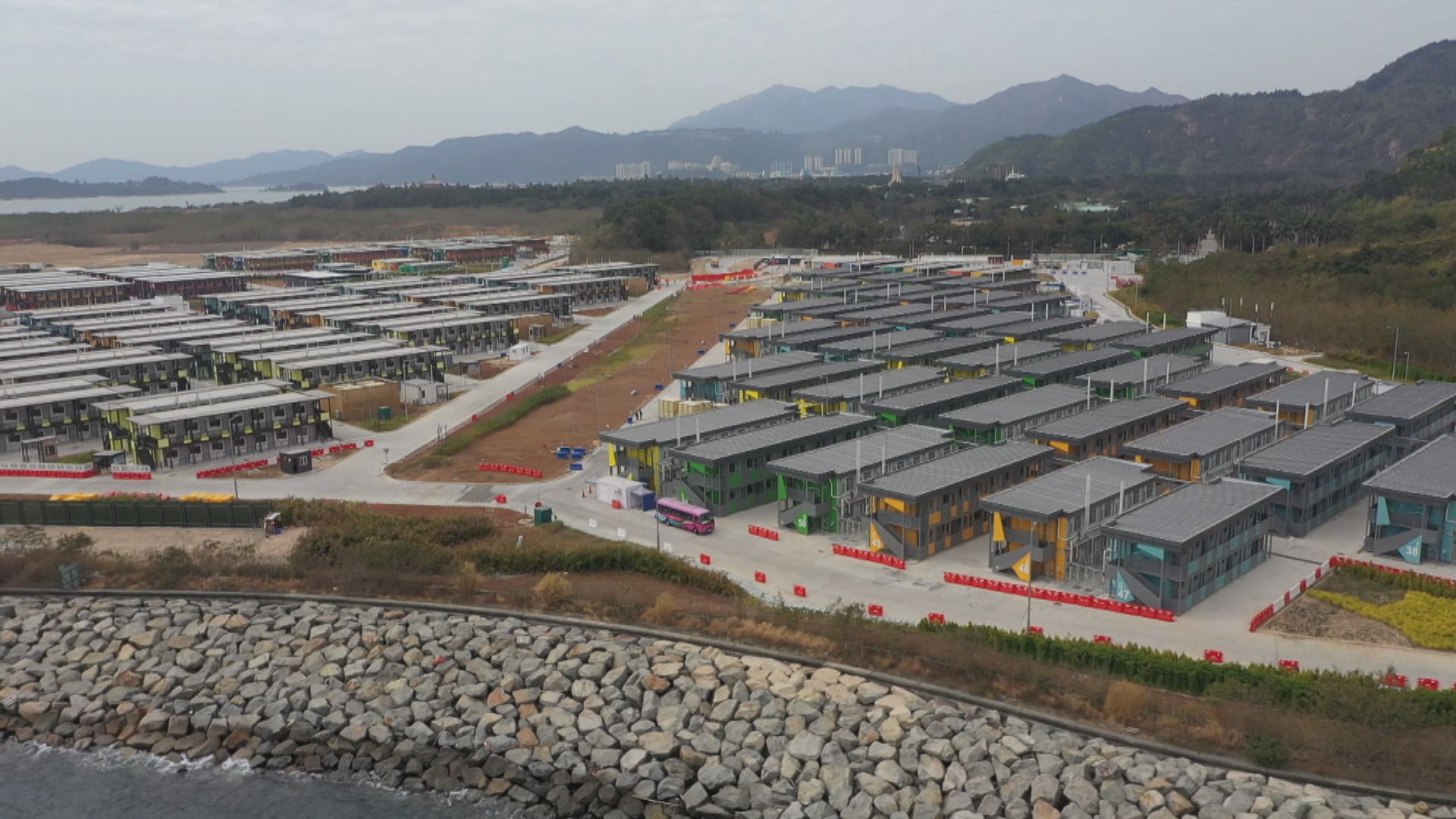 竹篙灣特別考場監考員將透過電腦屏幕實時監考