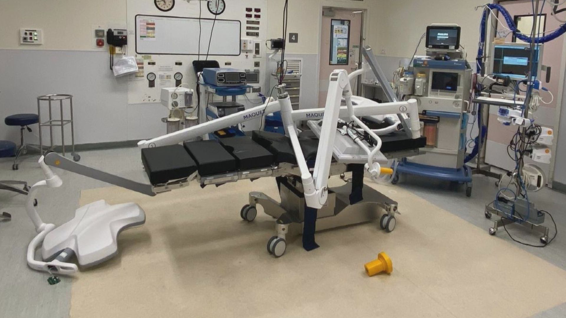 醫管局發現有12支手術燈螺絲鬆脫　已停用有關手術室檢查