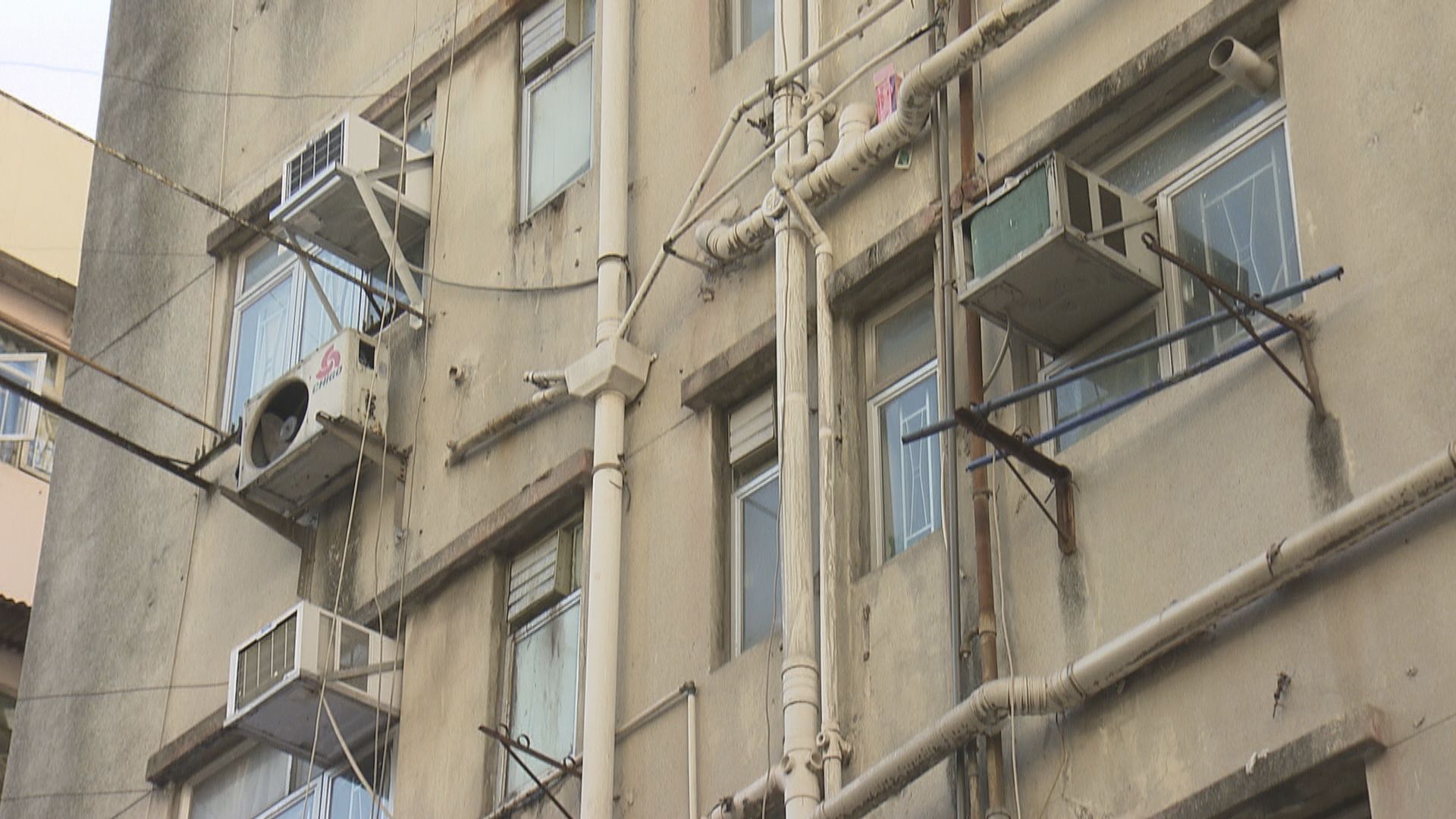 政府將替40年樓齡以上舊樓支付八成渠管工程開支