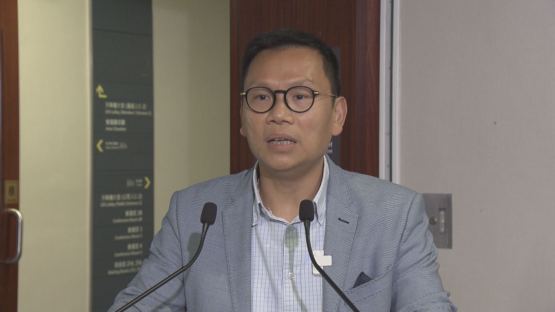 有議員據悉港鐵或每周延長一次維修時間 另有議員稱輸入外勞不可行   