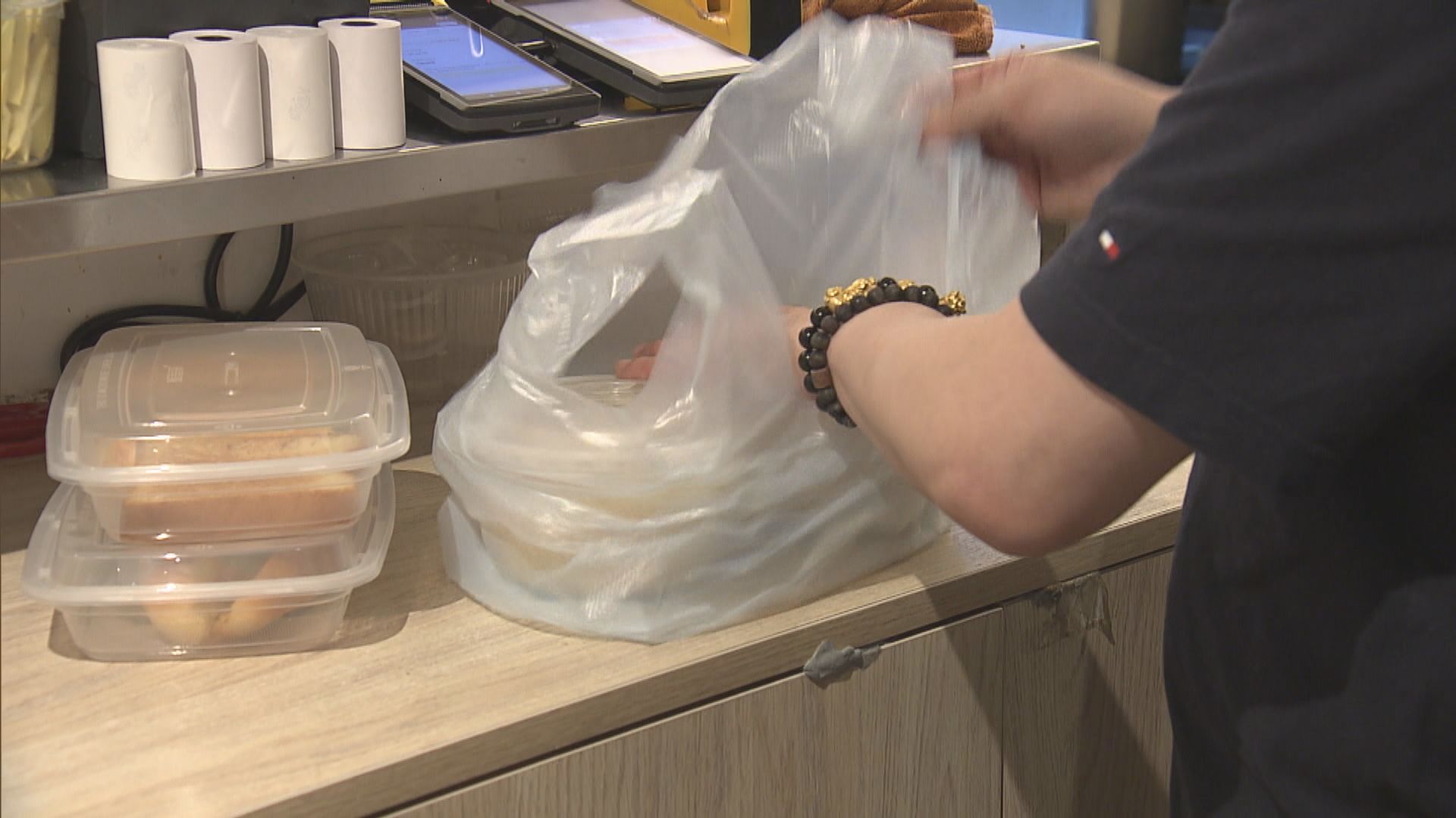 「走塑」一周年｜環團發現市面仍有售違規膠袋　環保署：會加強監察並作出規勸和警告