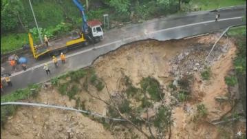 路政署搶修新娘潭路山泥傾瀉料下周初重開　特別班次小巴接載烏蛟騰村民