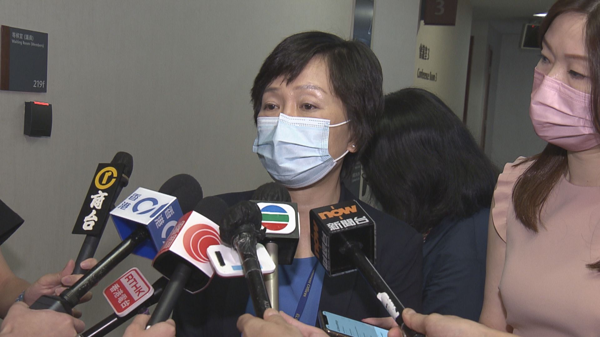 中學下周起停面授課　教育局：疫情嚴峻須平衡風險