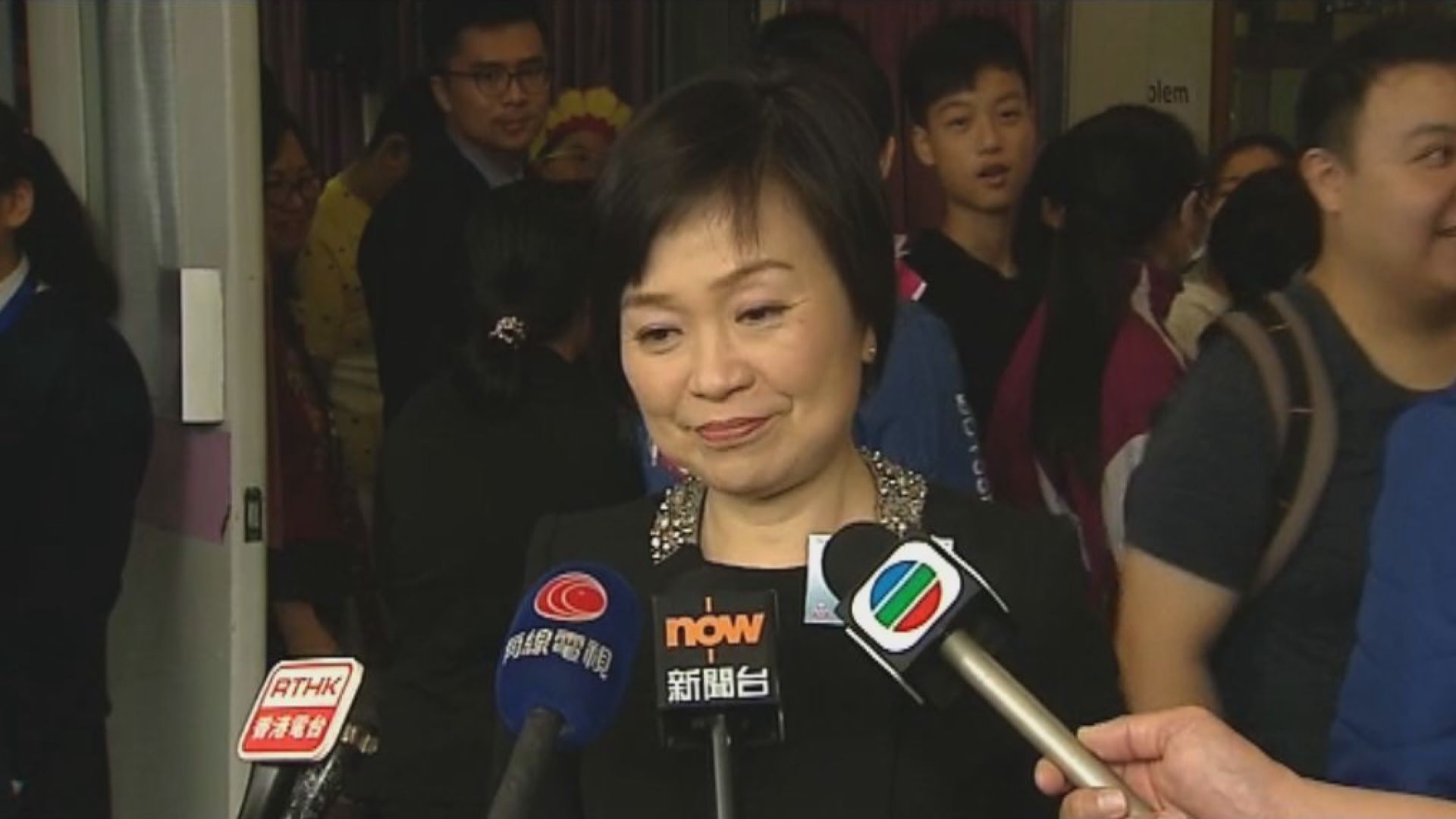 教育局：學校可要求學生在手冊記錄快測結果