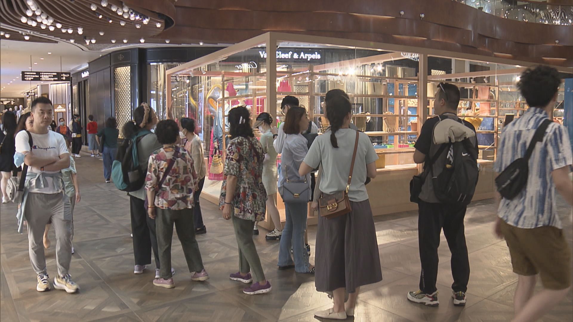 政府研究延長商場營業時間 零售業界指人手不足