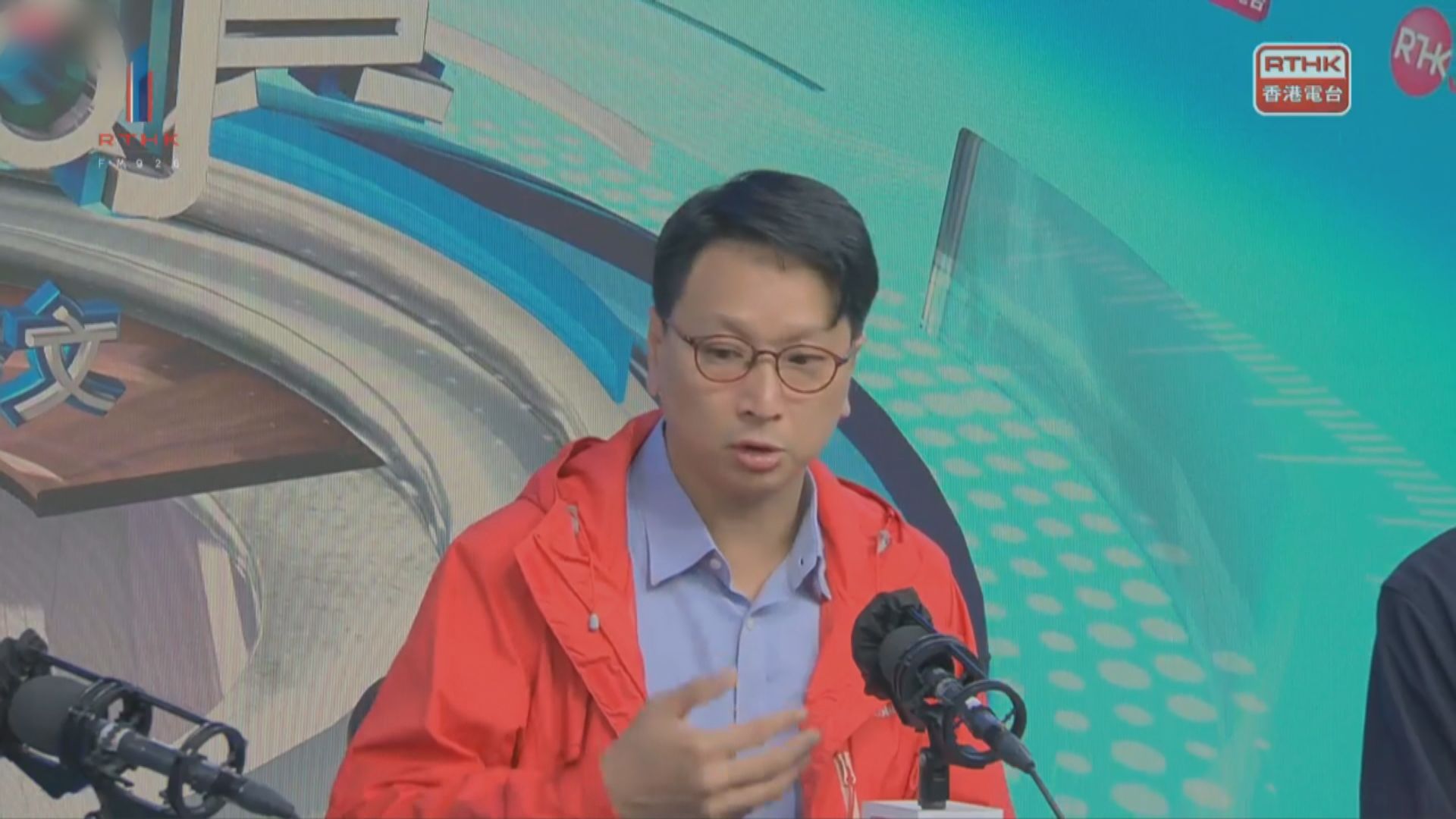 鄧家彪：照顧者專線至今接獲三千多個來電 逾百個案需跟進