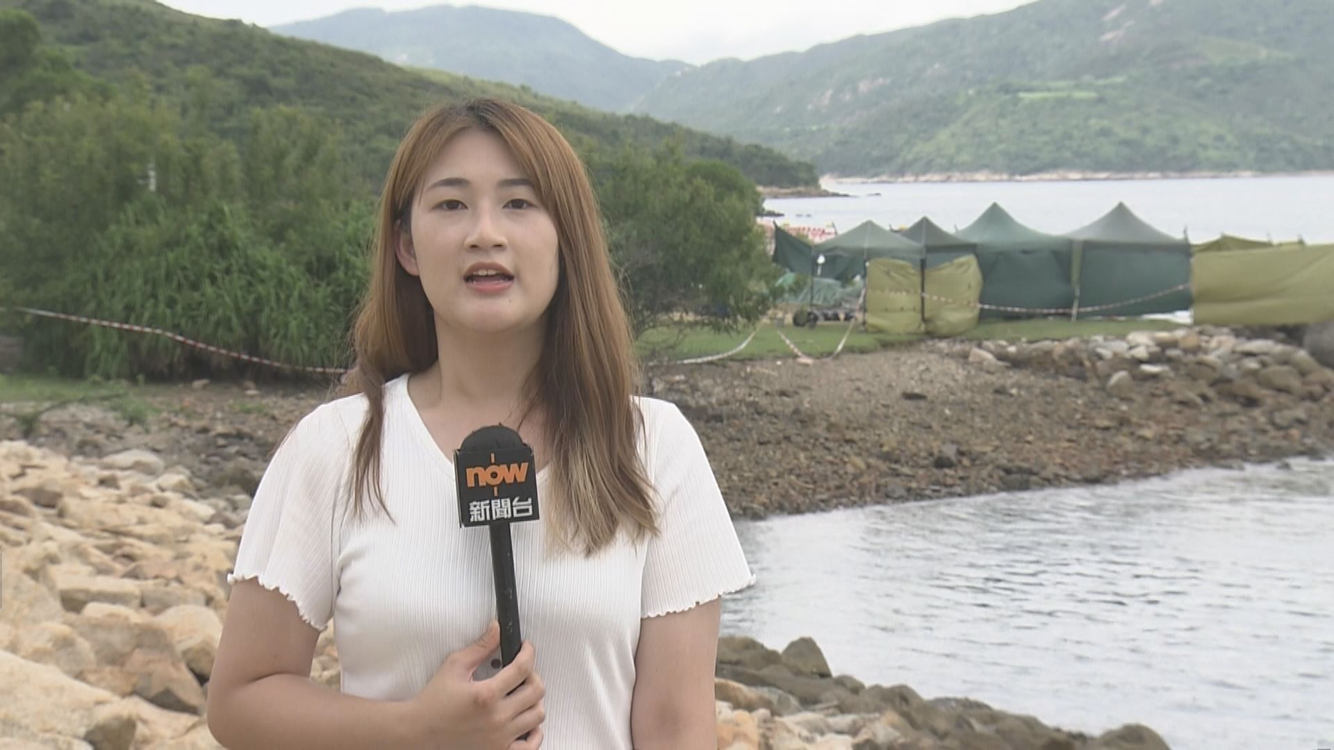 【現場報道】鯨魚屍體已解剖成不同部分 專家料鯨魚或受船隻等硬物撞擊受傷