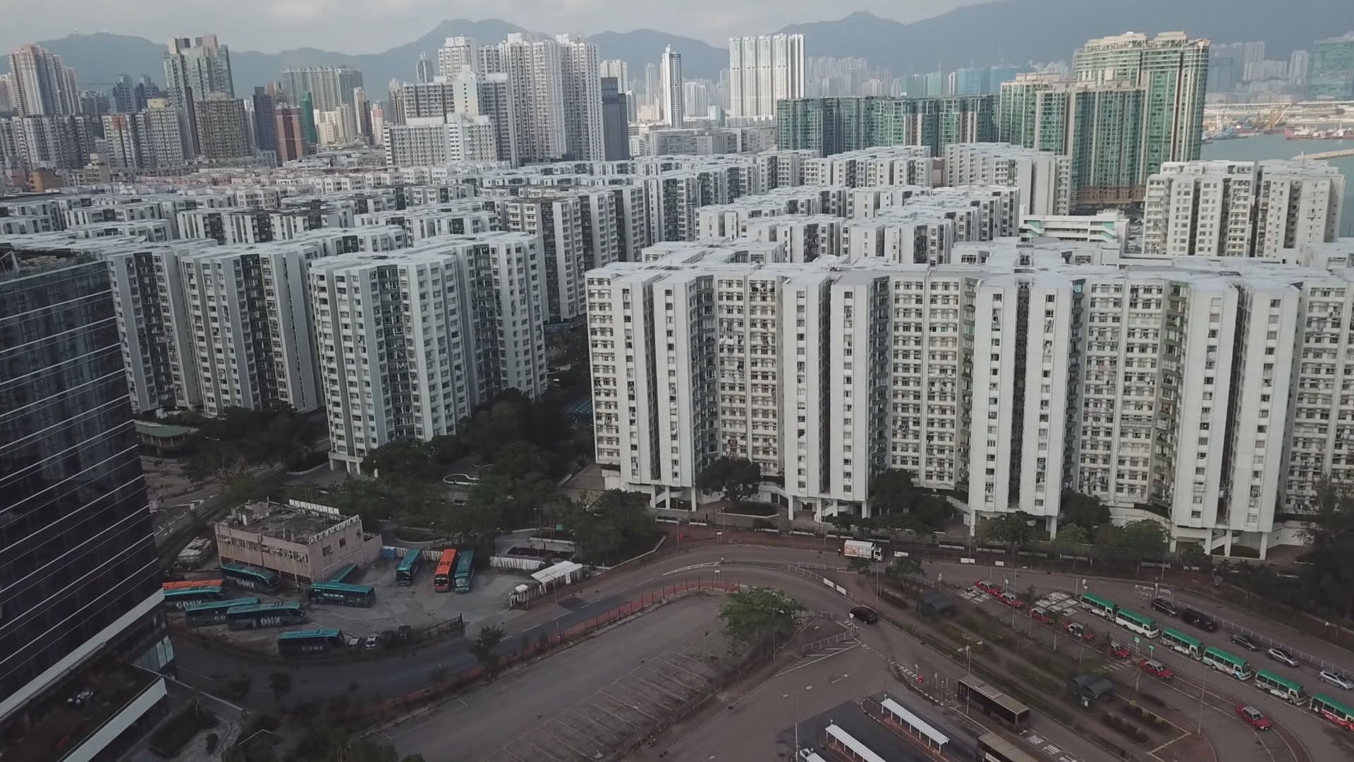 鄔滿海建議政府放寬地積比率 