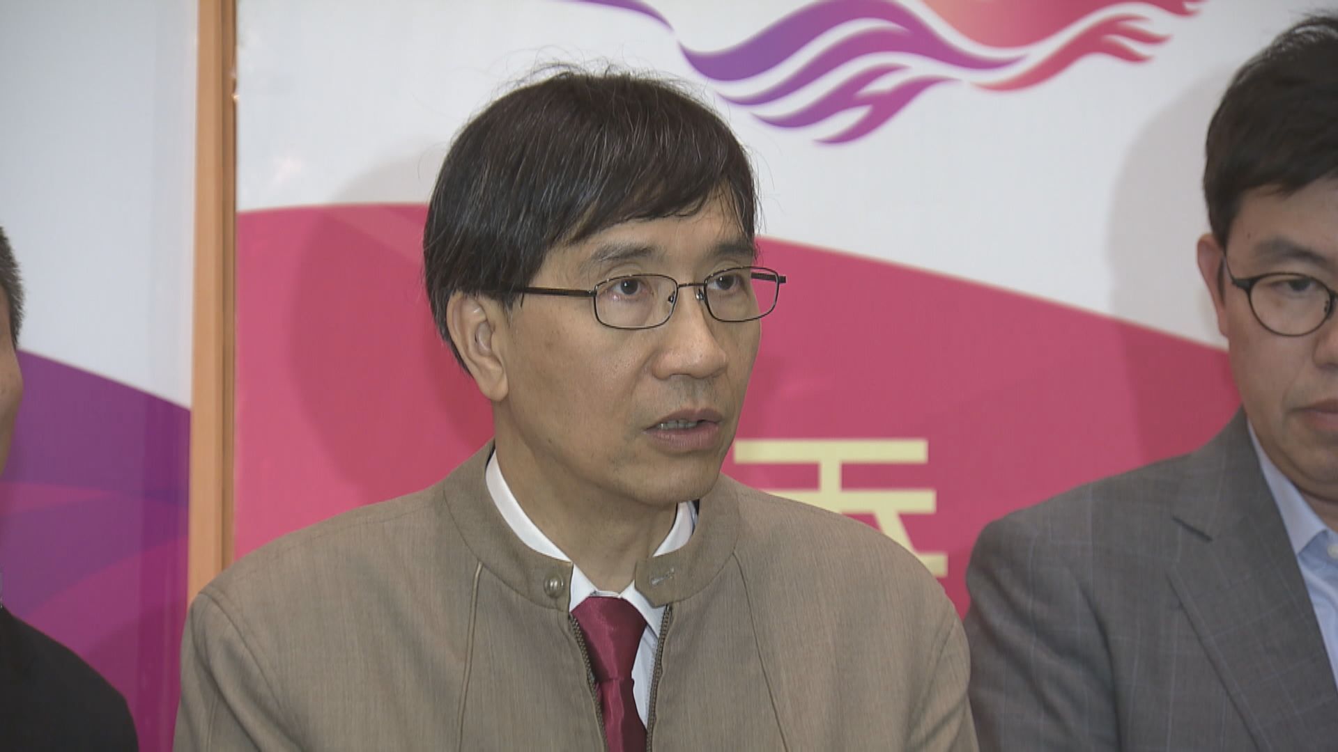 袁國勇：應新年前禁止內地人到港　現設限亦是好開始