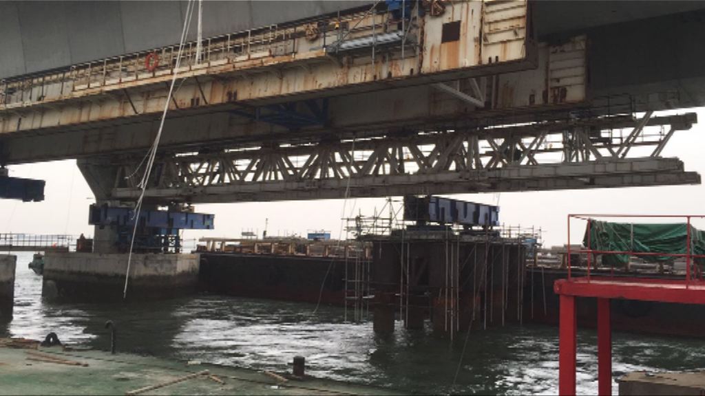 勞工處：將安全繩扣在工作台屬違規