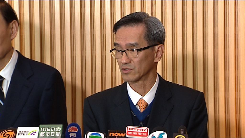 黃遠輝指會考慮減少市民拿取實體問卷數量