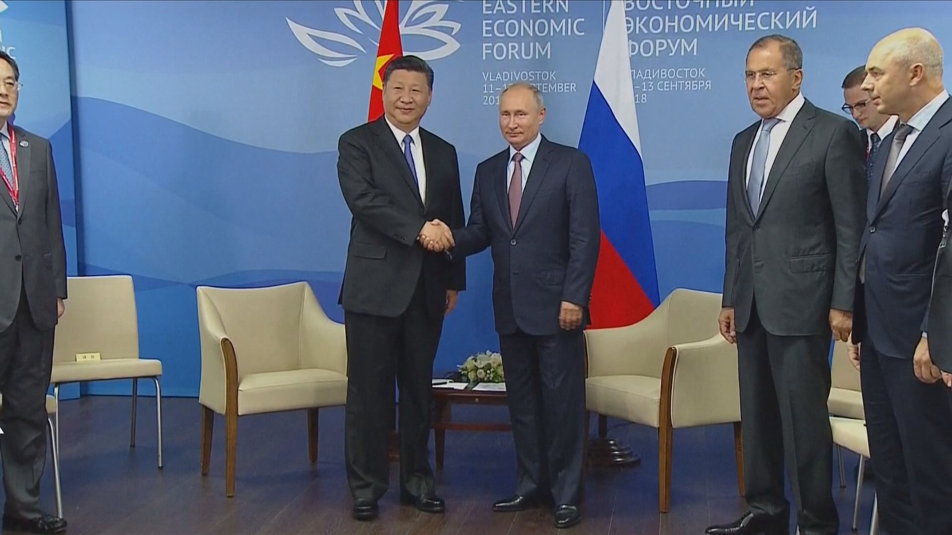 習近平抵海參崴晤俄羅斯總統普京