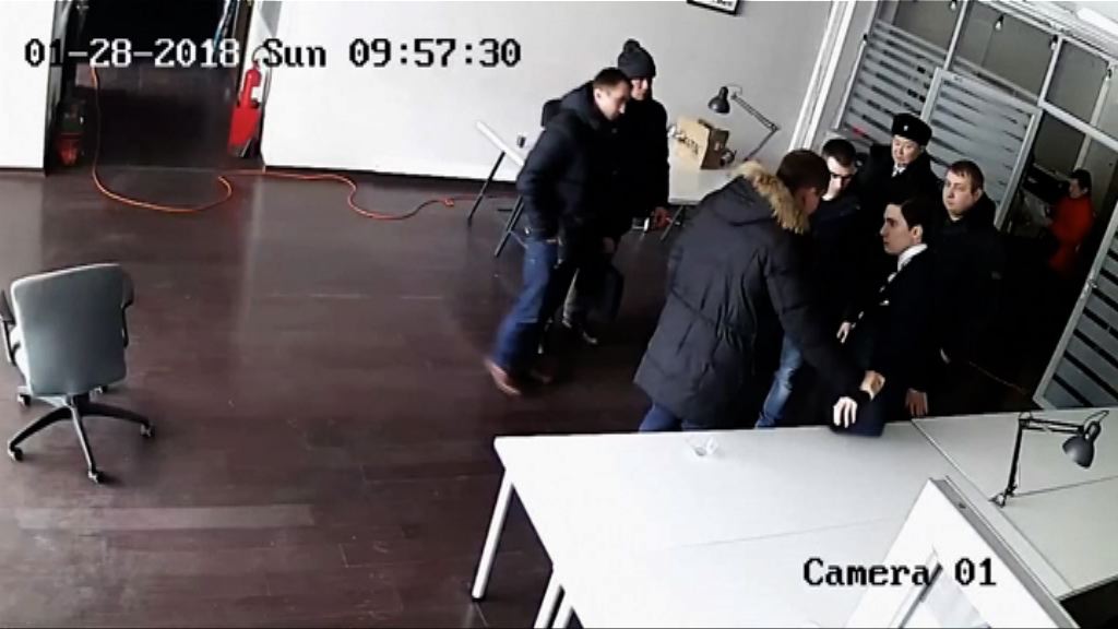 俄羅斯警強行搜反對派領袖辦公室