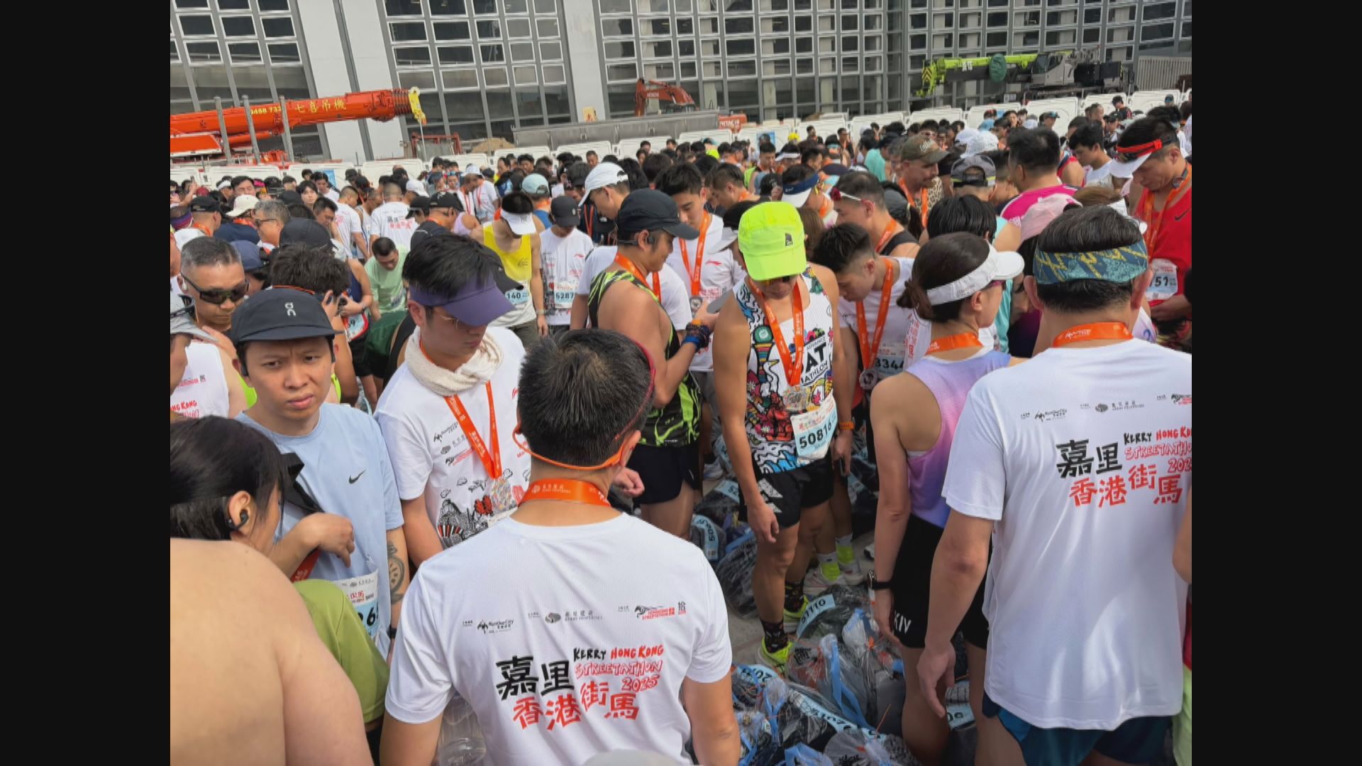 全城街馬裝有個人物品膠袋散落空地　有跑手稱難尋回　主辦單位就事件致歉